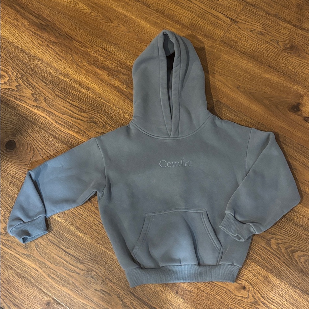 Kids comfrt hoodie!🪩